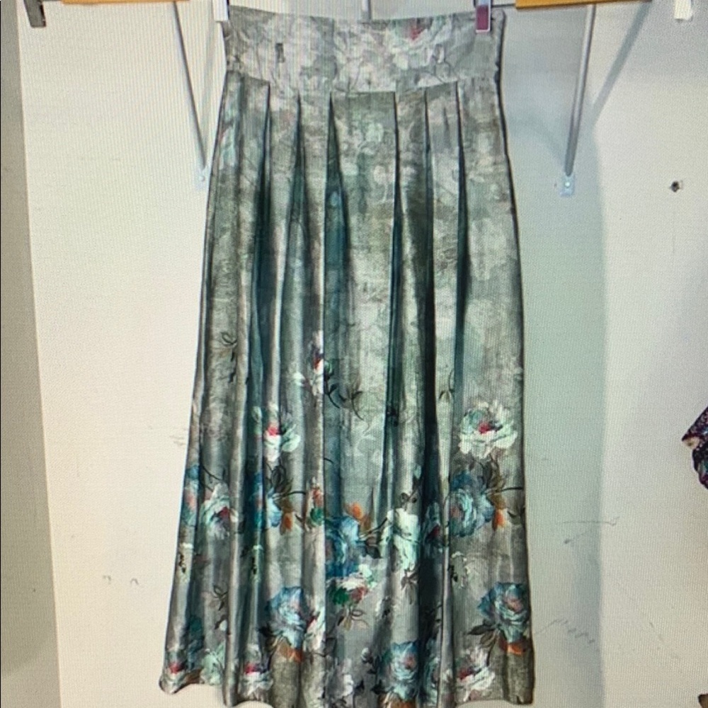 Floral Pleated Skirt - Gray